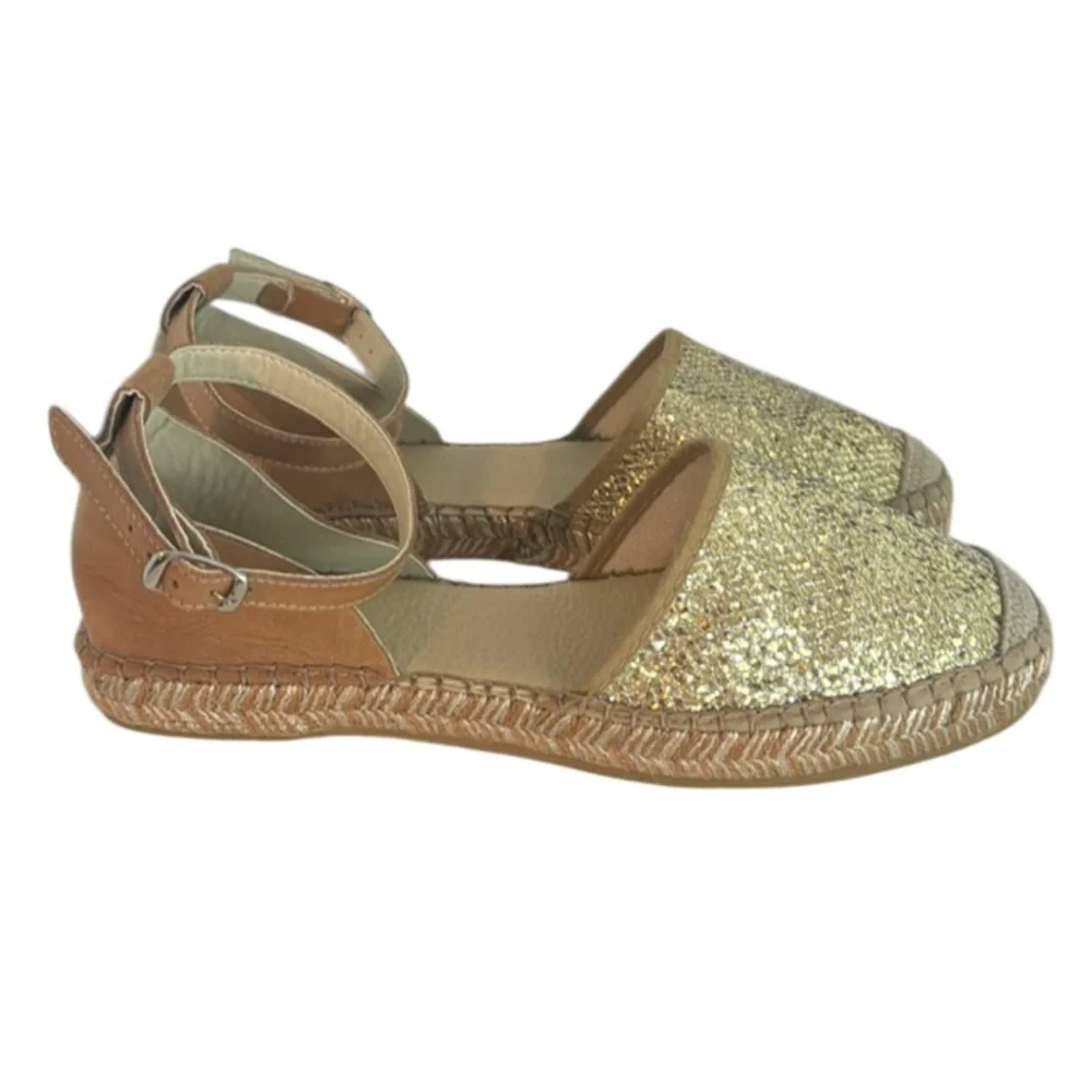 New authentic Andre Assous designer leather espadrilles sandals sz 9 display